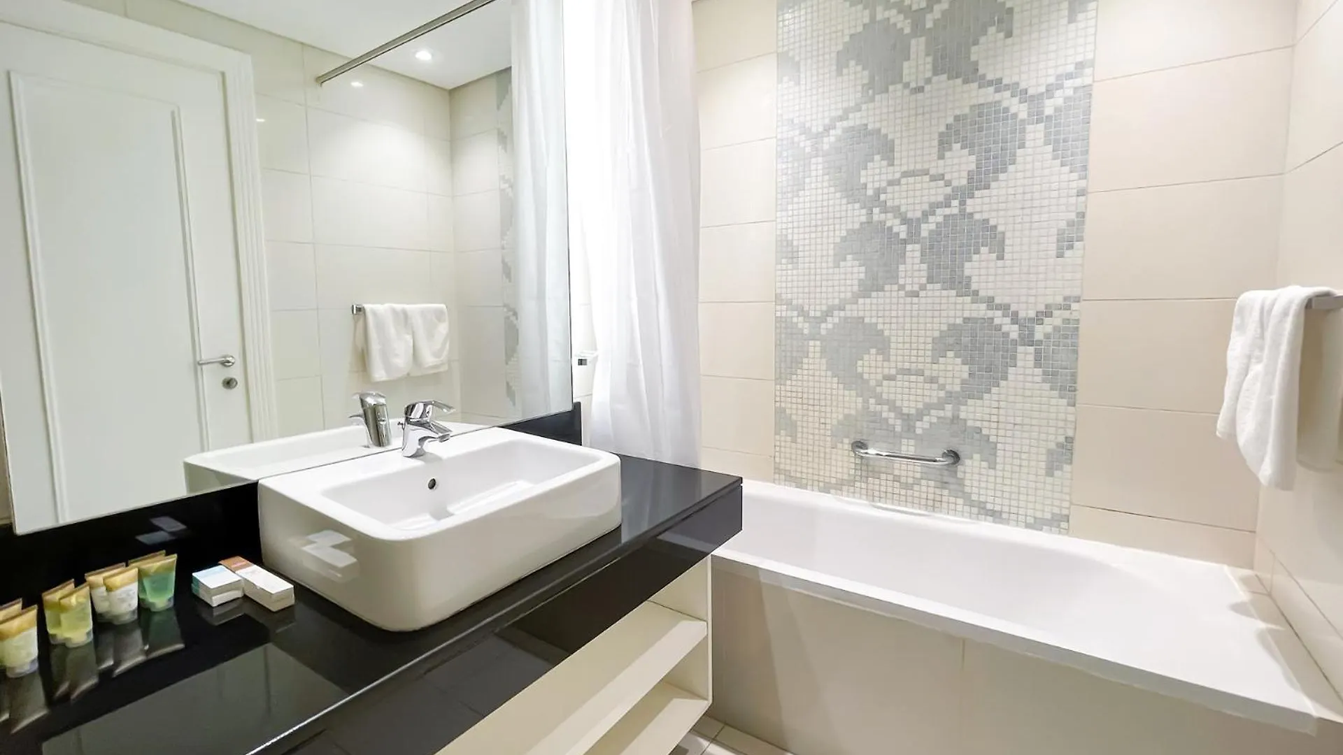 Apartment Special Offer I1Bhk In Business Bay I All Bills Included Dubai